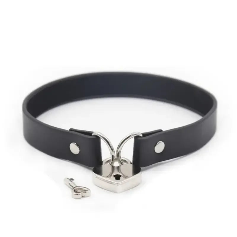 Domini Toy Black / M Day Collar with Heart Lock – PU Leather Choker