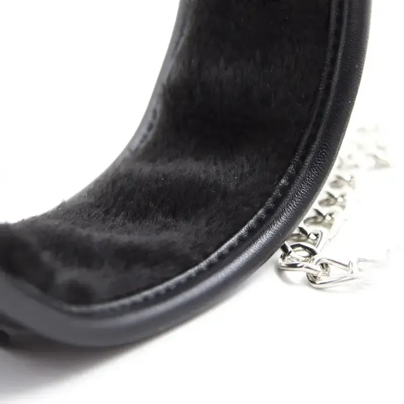 Dominitoy Black Black Leather BDSM Collar with Chain Leash – Plush Lined & Adjustable